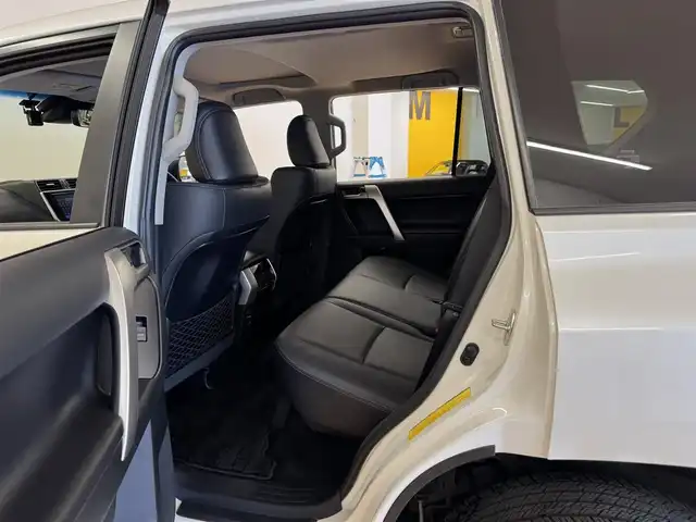 トヨタ ランドクルーザー プラド TX Lパッケージ 群馬県 2022(令4)年 0.9万km ホワイトパールクリスタルシャイン セーフティセンス/サンルーフ/純正9インチSDナビ/　　CD/DVD/BT/フルセグ/MSV/バックカメラ/レーダークルーズコントロール/LEDオートライト/オートハイビーム/レザーシート/前席シートヒーター/前席シートベンチレーション/前席パワーシート/純正19インチAW/コーナーセンサー/ステアリングスイッチ/横滑り防止装置/サイド・カーテンエアバッグ/スマートキー/ビルトインETC