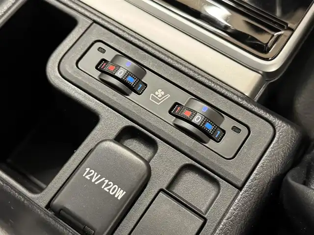 トヨタ ランドクルーザー プラド TX Lパッケージ 群馬県 2022(令4)年 0.9万km ホワイトパールクリスタルシャイン セーフティセンス/サンルーフ/純正9インチSDナビ/　　CD/DVD/BT/フルセグ/MSV/バックカメラ/レーダークルーズコントロール/LEDオートライト/オートハイビーム/レザーシート/前席シートヒーター/前席シートベンチレーション/前席パワーシート/純正19インチAW/コーナーセンサー/ステアリングスイッチ/横滑り防止装置/サイド・カーテンエアバッグ/スマートキー/ビルトインETC