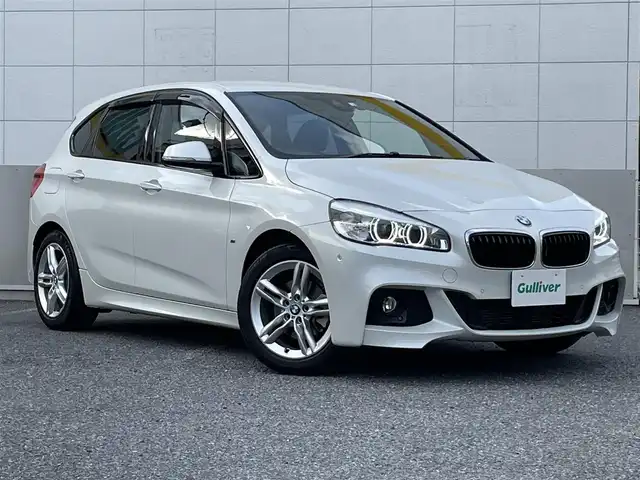 ＢＭＷ ２１８ｉ アクティブツアラー Mスポーツ 東京都 2018(平30)年 1.1万km ミネラルホワイト ワンオーナー/インテリジェントセーフティ/純正HDDナビ/　DVD/CD/Bluetooth/バックカメラ/クルーズコントロール/純正ドライブレコーダー/LEDヘッドライト/フォグランプ/オートライト/純正17インチアルミホイール/ビルトインETC/プッシュスタート/スマートキー×2/アイドリングストップ/電動格納ミラー/ウインカーミラー/フロアマット/ドアバイザー/保証書/取扱説明書