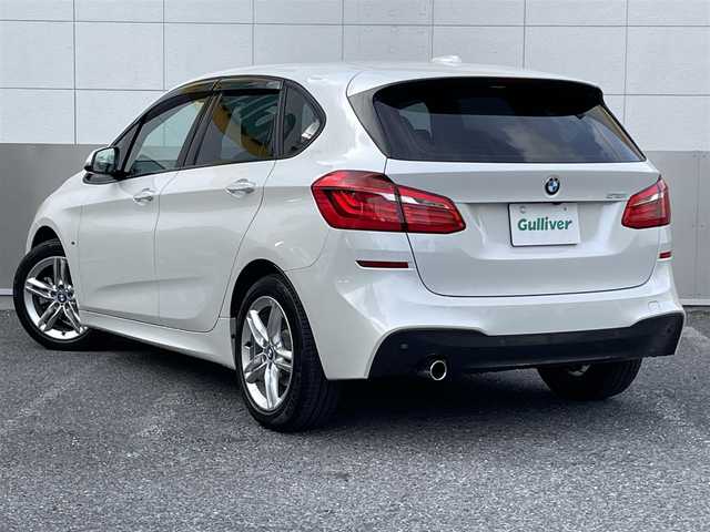 ＢＭＷ ２１８ｉ アクティブツアラー Mスポーツ 東京都 2018(平30)年 1.1万km ミネラルホワイト ワンオーナー/インテリジェントセーフティ/純正HDDナビ/　DVD/CD/Bluetooth/バックカメラ/クルーズコントロール/純正ドライブレコーダー/LEDヘッドライト/フォグランプ/オートライト/純正17インチアルミホイール/ビルトインETC/プッシュスタート/スマートキー×2/アイドリングストップ/電動格納ミラー/ウインカーミラー/フロアマット/ドアバイザー/保証書/取扱説明書