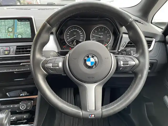 ＢＭＷ ２１８ｉ アクティブツアラー Mスポーツ 東京都 2018(平30)年 1.1万km ミネラルホワイト ワンオーナー/インテリジェントセーフティ/純正HDDナビ/　DVD/CD/Bluetooth/バックカメラ/クルーズコントロール/純正ドライブレコーダー/LEDヘッドライト/フォグランプ/オートライト/純正17インチアルミホイール/ビルトインETC/プッシュスタート/スマートキー×2/アイドリングストップ/電動格納ミラー/ウインカーミラー/フロアマット/ドアバイザー/保証書/取扱説明書