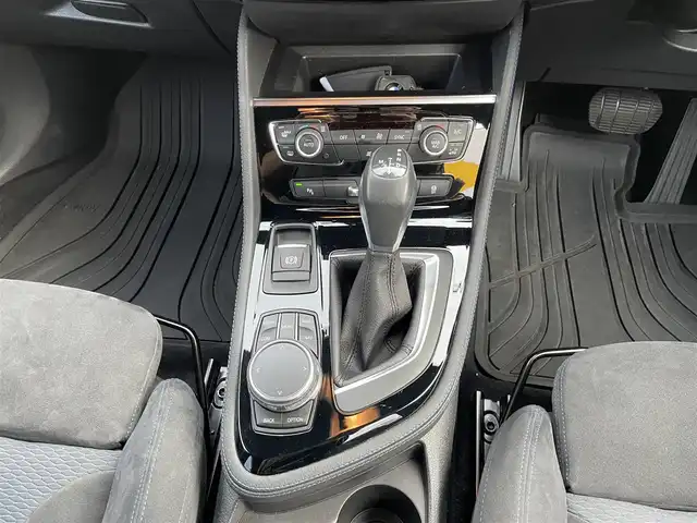 ＢＭＷ ２１８ｉ アクティブツアラー Mスポーツ 東京都 2018(平30)年 1.1万km ミネラルホワイト ワンオーナー/インテリジェントセーフティ/純正HDDナビ/　DVD/CD/Bluetooth/バックカメラ/クルーズコントロール/純正ドライブレコーダー/LEDヘッドライト/フォグランプ/オートライト/純正17インチアルミホイール/ビルトインETC/プッシュスタート/スマートキー×2/アイドリングストップ/電動格納ミラー/ウインカーミラー/フロアマット/ドアバイザー/保証書/取扱説明書