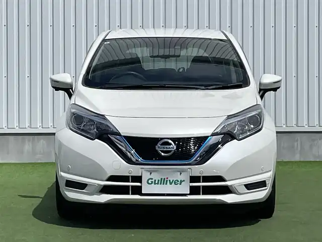 日産 ノート e－パワー X 香川県 2019(令1)年 4.9万km ブリリアントホワイトパール 登録時走行距離 48891km/純正ナビ/→AM/FM/フルセグTV/Bluetooth/アラウンドビューモニター/ドライブレコーダー/デジタルインナーミラー/ETC/オートライト/純正１５インチAW/エマージェンシーブレーキアシスト/コーナーセンサー/レーンキープアシスト/プッシュスタート/スマートキー