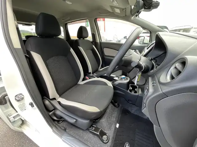 日産 ノート e－パワー X 香川県 2019(令1)年 4.9万km ブリリアントホワイトパール 登録時走行距離 48891km/純正ナビ/→AM/FM/フルセグTV/Bluetooth/アラウンドビューモニター/ドライブレコーダー/デジタルインナーミラー/ETC/オートライト/純正１５インチAW/エマージェンシーブレーキアシスト/コーナーセンサー/レーンキープアシスト/プッシュスタート/スマートキー