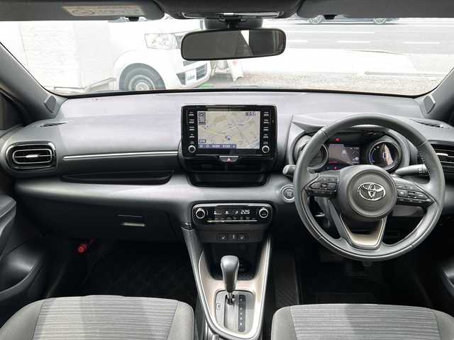 トヨタ ヤリス Z 兵庫県 2020(令2)年 0.7万km センシュアルレッドマイカ ワンオーナー/純正メーカーナビ/　Bluetooth・USB/フルセグTV/バックカメラ/シートヒーター/アダプティブクルーズコントロール/アンチロック・ブレーキ・システム/衝突被害軽減システム/横滑り防止装置/前後コーナーセンサー/レーンキープアシスト/盗難防止装置/オートライト/オートマチックハイビーム/W＋サイドエアバッグ/カーテンエアバッグ/純正フロアマット/純正LEDヘッドライト/スマートキー/スペアキー×1/取扱説明書/保証書
