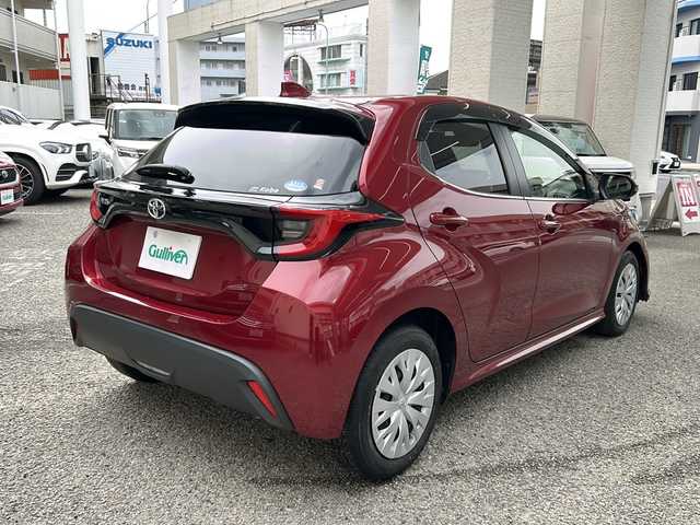 トヨタ ヤリス Z 兵庫県 2020(令2)年 0.7万km センシュアルレッドマイカ ワンオーナー/純正メーカーナビ/　Bluetooth・USB/フルセグTV/バックカメラ/シートヒーター/アダプティブクルーズコントロール/アンチロック・ブレーキ・システム/衝突被害軽減システム/横滑り防止装置/前後コーナーセンサー/レーンキープアシスト/盗難防止装置/オートライト/オートマチックハイビーム/W＋サイドエアバッグ/カーテンエアバッグ/純正フロアマット/純正LEDヘッドライト/スマートキー/スペアキー×1/取扱説明書/保証書