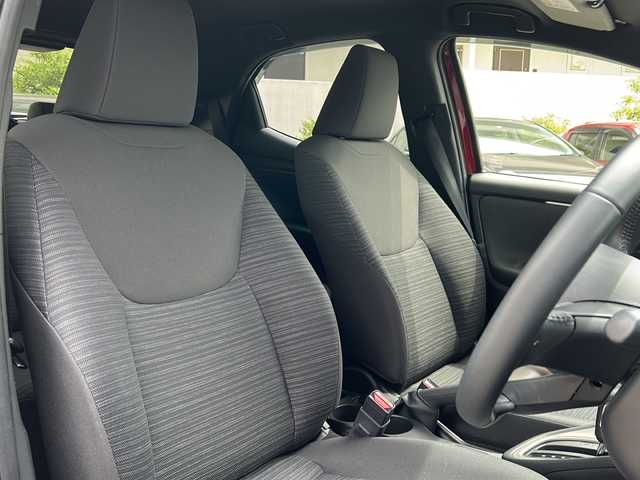 トヨタ ヤリス Z 兵庫県 2020(令2)年 0.7万km センシュアルレッドマイカ ワンオーナー/純正メーカーナビ/　Bluetooth・USB/フルセグTV/バックカメラ/シートヒーター/アダプティブクルーズコントロール/アンチロック・ブレーキ・システム/衝突被害軽減システム/横滑り防止装置/前後コーナーセンサー/レーンキープアシスト/盗難防止装置/オートライト/オートマチックハイビーム/W＋サイドエアバッグ/カーテンエアバッグ/純正フロアマット/純正LEDヘッドライト/スマートキー/スペアキー×1/取扱説明書/保証書