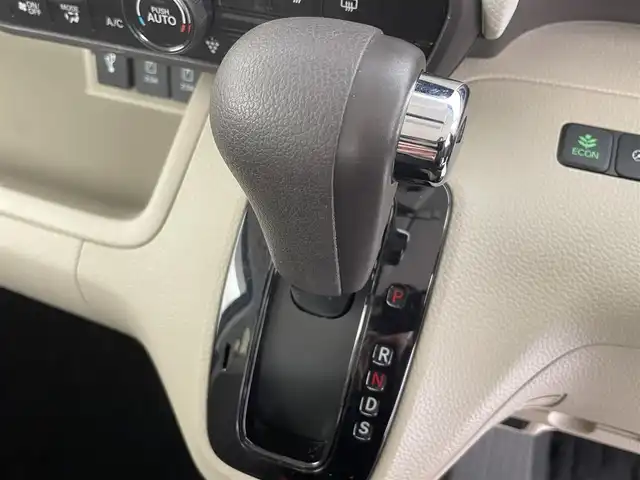 ホンダ Ｎ ＢＯＸ G EX ターボ ホンダセンシング 富山県 2018(平30)年 2.2万km プレミアムアイボリーP 純正8型ナビ（AM/FM/DVD/BT/USB/フルセグ）/バックカメラ/ドライブレコーダー/ETC/両側パワースライドドア/衝突被害軽減システム/レーダークルーズコントロール/レーンキープアシスト/コーナーセンサー/横滑り防止装置/オートLEDライト/純正フロアマット/革巻きステアリング/ステアリングスイッチ/スマートキー/スペアキー