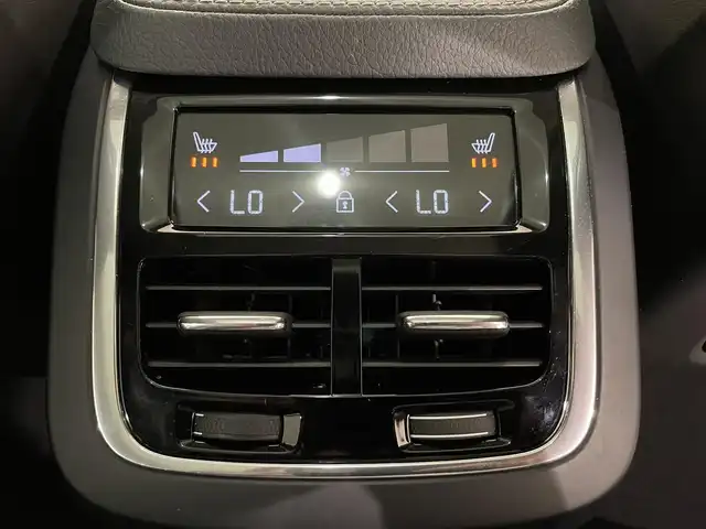 ボルボ ＸＣ９０ B5 AWD ノルディックED 熊本県 2020(令2)年 6.2万km サヴィルグレーメタリック ・100台限定/・スマートキー/・プッシュスタート/・パノラマサンルーフ /・CitySafety/・レーンキープエイド/・ロードサインインフォメーション/・ドライバーアラート/・ハイビームアシスト/・パーキングアシスト/・ブラインドスポットモニター/・アクティブ・ペンディング・ライト/・クロストラフィックアラート/・衝突回避/・クルーズコントロール(追従式)/・グレー革シート/・前席パワーシート /・4席シートヒーター /・前席エアシート /・ハンドルヒーター /・純正メモリナビ/　【CD・BT・USB・AppleCarPlay・AndroidAuto】/・harman/kardonサウンドシステム/・フルセグTV/・全方位カメラ/・ETC/・パワーバックドア/・LEDヘッドランプ/・LEDフォグランプ/・純正マット