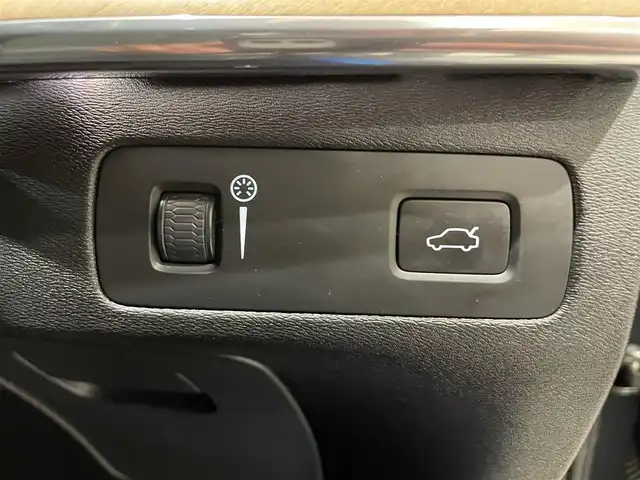 ボルボ ＸＣ９０ B5 AWD ノルディックED 熊本県 2020(令2)年 6.2万km サヴィルグレーメタリック ・100台限定/・スマートキー/・プッシュスタート/・パノラマサンルーフ /・CitySafety/・レーンキープエイド/・ロードサインインフォメーション/・ドライバーアラート/・ハイビームアシスト/・パーキングアシスト/・ブラインドスポットモニター/・アクティブ・ペンディング・ライト/・クロストラフィックアラート/・衝突回避/・クルーズコントロール(追従式)/・グレー革シート/・前席パワーシート /・4席シートヒーター /・前席エアシート /・ハンドルヒーター /・純正メモリナビ/　【CD・BT・USB・AppleCarPlay・AndroidAuto】/・harman/kardonサウンドシステム/・フルセグTV/・全方位カメラ/・ETC/・パワーバックドア/・LEDヘッドランプ/・LEDフォグランプ/・純正マット