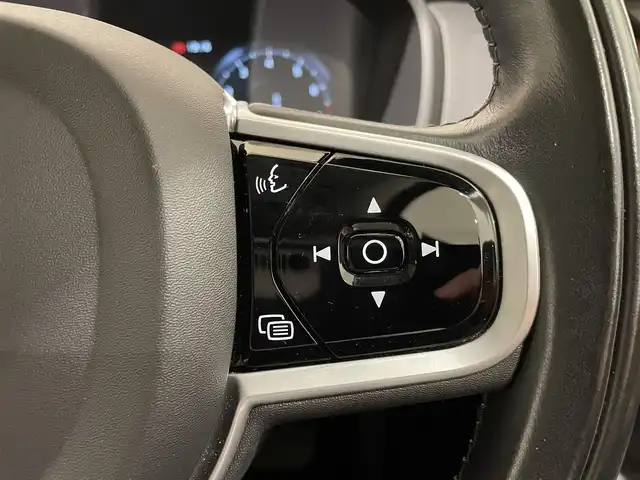ボルボ ＸＣ９０ B5 AWD ノルディックED 熊本県 2020(令2)年 6.2万km サヴィルグレーメタリック ・100台限定/・スマートキー/・プッシュスタート/・パノラマサンルーフ /・CitySafety/・レーンキープエイド/・ロードサインインフォメーション/・ドライバーアラート/・ハイビームアシスト/・パーキングアシスト/・ブラインドスポットモニター/・アクティブ・ペンディング・ライト/・クロストラフィックアラート/・衝突回避/・クルーズコントロール(追従式)/・グレー革シート/・前席パワーシート /・4席シートヒーター /・前席エアシート /・ハンドルヒーター /・純正メモリナビ/　【CD・BT・USB・AppleCarPlay・AndroidAuto】/・harman/kardonサウンドシステム/・フルセグTV/・全方位カメラ/・ETC/・パワーバックドア/・LEDヘッドランプ/・LEDフォグランプ/・純正マット
