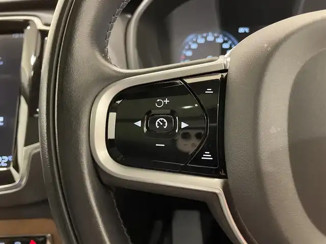 ボルボ ＸＣ９０ B5 AWD ノルディックED 熊本県 2020(令2)年 6.2万km サヴィルグレーメタリック ・100台限定/・スマートキー/・プッシュスタート/・パノラマサンルーフ /・CitySafety/・レーンキープエイド/・ロードサインインフォメーション/・ドライバーアラート/・ハイビームアシスト/・パーキングアシスト/・ブラインドスポットモニター/・アクティブ・ペンディング・ライト/・クロストラフィックアラート/・衝突回避/・クルーズコントロール(追従式)/・グレー革シート/・前席パワーシート /・4席シートヒーター /・前席エアシート /・ハンドルヒーター /・純正メモリナビ/　【CD・BT・USB・AppleCarPlay・AndroidAuto】/・harman/kardonサウンドシステム/・フルセグTV/・全方位カメラ/・ETC/・パワーバックドア/・LEDヘッドランプ/・LEDフォグランプ/・純正マット