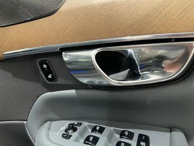 ボルボ ＸＣ９０ B5 AWD ノルディックED 熊本県 2020(令2)年 6.2万km サヴィルグレーメタリック ・100台限定/・スマートキー/・プッシュスタート/・パノラマサンルーフ /・CitySafety/・レーンキープエイド/・ロードサインインフォメーション/・ドライバーアラート/・ハイビームアシスト/・パーキングアシスト/・ブラインドスポットモニター/・アクティブ・ペンディング・ライト/・クロストラフィックアラート/・衝突回避/・クルーズコントロール(追従式)/・グレー革シート/・前席パワーシート /・4席シートヒーター /・前席エアシート /・ハンドルヒーター /・純正メモリナビ/　【CD・BT・USB・AppleCarPlay・AndroidAuto】/・harman/kardonサウンドシステム/・フルセグTV/・全方位カメラ/・ETC/・パワーバックドア/・LEDヘッドランプ/・LEDフォグランプ/・純正マット