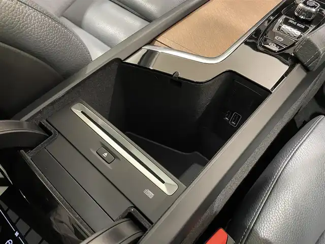 ボルボ ＸＣ９０ B5 AWD ノルディックED 熊本県 2020(令2)年 6.2万km サヴィルグレーメタリック ・100台限定/・スマートキー/・プッシュスタート/・パノラマサンルーフ /・CitySafety/・レーンキープエイド/・ロードサインインフォメーション/・ドライバーアラート/・ハイビームアシスト/・パーキングアシスト/・ブラインドスポットモニター/・アクティブ・ペンディング・ライト/・クロストラフィックアラート/・衝突回避/・クルーズコントロール(追従式)/・グレー革シート/・前席パワーシート /・4席シートヒーター /・前席エアシート /・ハンドルヒーター /・純正メモリナビ/　【CD・BT・USB・AppleCarPlay・AndroidAuto】/・harman/kardonサウンドシステム/・フルセグTV/・全方位カメラ/・ETC/・パワーバックドア/・LEDヘッドランプ/・LEDフォグランプ/・純正マット
