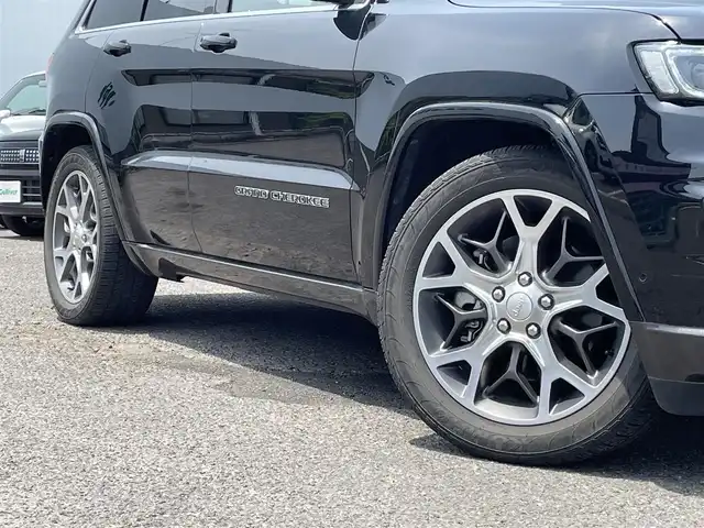 クライスラー・ジープ ジープ グランドチェロキー スターリングエディション 福島県 2018(平30)年 4.4万km ダイヤモンドブラッククリスタル パノラマルーフ/レザーシート/シートヒーター/純正ナビ/バックカメラ/Bluetooth接続/ヒーテッドステアリング/クルーズコントロール/レーンアシスト /パワーバックドア/純正20インチAW/LEDヘッドライト/ルーフレール/ETC/保証書/取説書/ワンオーナー