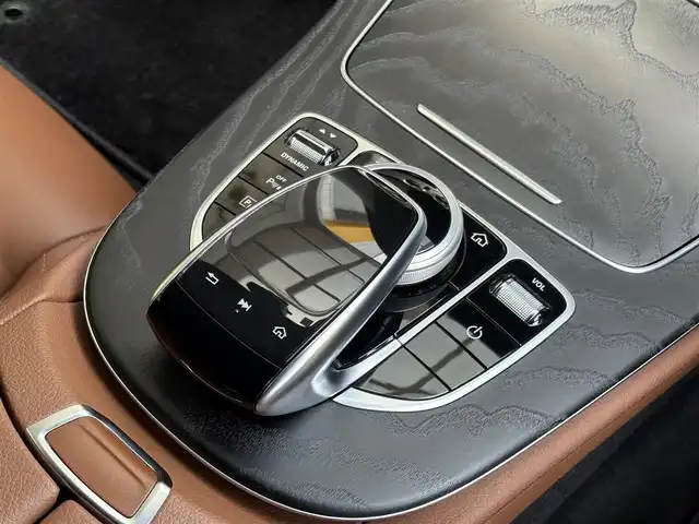 メルセデス・ベンツ Ｅ３５０e アバンギャルド スポーツ 三重県 2019(令1)年 3.2万km ダイヤモンドホワイト ♪充電ケーブル有り♪/レーダーセーフティ/純正ナビ/　・Bluetooth/　・USB/　・フルセグ/３６０°カメラ/ブラウンレザーシート/LEDヘッドライト/リアフォグライト /D/N席パワーシート/D/Nシートヒーター/オートハイビーム/スマートキー/プッシュスタート/クルーズコントロール/パワーバックドア/リアフィルム/ステアリングスイッチ/オートリトラクタブルミラー/ターンミラー/ビルトインETC2.0/ドライブレコーダー