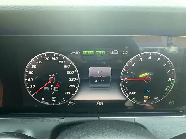 メルセデス・ベンツ Ｅ３５０e アバンギャルド スポーツ 三重県 2019(令1)年 3.2万km ダイヤモンドホワイト ♪充電ケーブル有り♪/レーダーセーフティ/純正ナビ/　・Bluetooth/　・USB/　・フルセグ/３６０°カメラ/ブラウンレザーシート/LEDヘッドライト/リアフォグライト /D/N席パワーシート/D/Nシートヒーター/オートハイビーム/スマートキー/プッシュスタート/クルーズコントロール/パワーバックドア/リアフィルム/ステアリングスイッチ/オートリトラクタブルミラー/ターンミラー/ビルトインETC2.0/ドライブレコーダー