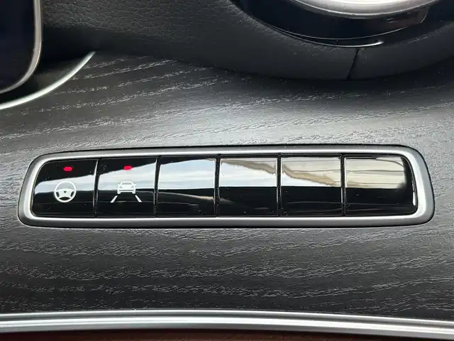 メルセデス・ベンツ Ｅ３５０e アバンギャルド スポーツ 三重県 2019(令1)年 3.2万km ダイヤモンドホワイト ♪充電ケーブル有り♪/レーダーセーフティ/純正ナビ/　・Bluetooth/　・USB/　・フルセグ/３６０°カメラ/ブラウンレザーシート/LEDヘッドライト/リアフォグライト /D/N席パワーシート/D/Nシートヒーター/オートハイビーム/スマートキー/プッシュスタート/クルーズコントロール/パワーバックドア/リアフィルム/ステアリングスイッチ/オートリトラクタブルミラー/ターンミラー/ビルトインETC2.0/ドライブレコーダー