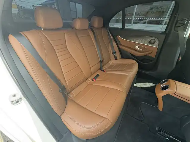 メルセデス・ベンツ Ｅ３５０e アバンギャルド スポーツ 三重県 2019(令1)年 3.2万km ダイヤモンドホワイト ♪充電ケーブル有り♪/レーダーセーフティ/純正ナビ/　・Bluetooth/　・USB/　・フルセグ/３６０°カメラ/ブラウンレザーシート/LEDヘッドライト/リアフォグライト /D/N席パワーシート/D/Nシートヒーター/オートハイビーム/スマートキー/プッシュスタート/クルーズコントロール/パワーバックドア/リアフィルム/ステアリングスイッチ/オートリトラクタブルミラー/ターンミラー/ビルトインETC2.0/ドライブレコーダー