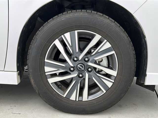 日産 セレナ ハイウェイスター V 宮城県 2023(令5)年 4.3万km プリズムホワイト 禁煙車/アラウンドビューモニター/プロパイロット/エマージェンシーブレーキ/車線逸脱警報/車線逸脱防止支援システム/ＢＳＷ（後側方車両検知警報）/アダプティブヘッドライト/純正12型DAナビ/・USB.BT.AppleCarplay/フルセグTV/両側パワースライドドア/デジタルインナーミラー（前後ドラレコ付）/電動パーキングブレーキ/LEDヘッドライト/フォグランプ/ビルトインETC2.0/ワイヤレス充電/ステアリングスイッチ/アイドリングストップ/プッシュスタート/スマートキー/純正16inAW/フロアマット