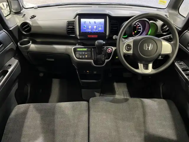 ホンダ Ｎ ＢＯＸ G Lパッケージ 沖縄県 2017(平29)年 5.1万km ブリティッシュグリーンP (株)IDOMが運営する【じしゃロンコザ店】の自社ローン専用車両になりますこちらは現金またはオートローンご利用時の価格です。自社ローンご希望の方は別途その旨お申付け下さい/・社外ナビ/・Bluetooth接続/・DVD再生/・TV/・バックカメラ/・片側パワースライドドア/・ETC/・ドライブレコーダー/・スマートキー/・プッシュスタート/・社外フロアマット