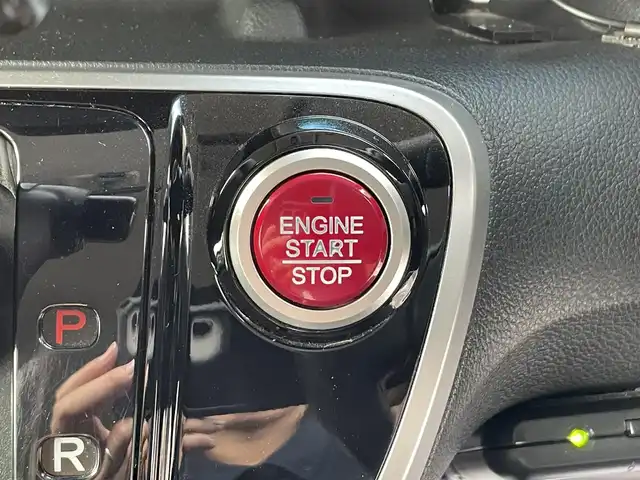 ホンダ Ｎ ＢＯＸ G Lパッケージ 沖縄県 2017(平29)年 5.1万km ブリティッシュグリーンP (株)IDOMが運営する【じしゃロンコザ店】の自社ローン専用車両になりますこちらは現金またはオートローンご利用時の価格です。自社ローンご希望の方は別途その旨お申付け下さい/・社外ナビ/・Bluetooth接続/・DVD再生/・TV/・バックカメラ/・片側パワースライドドア/・ETC/・ドライブレコーダー/・スマートキー/・プッシュスタート/・社外フロアマット