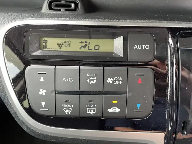 ホンダ Ｎ ＢＯＸ G Lパッケージ 沖縄県 2017(平29)年 5.1万km ブリティッシュグリーンP (株)IDOMが運営する【じしゃロンコザ店】の自社ローン専用車両になりますこちらは現金またはオートローンご利用時の価格です。自社ローンご希望の方は別途その旨お申付け下さい/・社外ナビ/・Bluetooth接続/・DVD再生/・TV/・バックカメラ/・片側パワースライドドア/・ETC/・ドライブレコーダー/・スマートキー/・プッシュスタート/・社外フロアマット