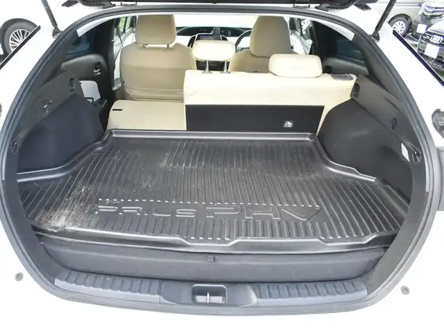トヨタ プリウス ＰＨＶ S ナビパッケージ 神奈川県 2019(令1)年 4.9万km ホワイトパールクリスタルシャイン トヨタセーフティセンス/純正メモリナビ/フルセグテレビ/Bluetooth/全方位カメラ/レーダークルーズ/ブラインドスポットモニター/ETC2.0/LEDヘッドライト/プッシュスタート/スマートキー/シートカバー/取説/ナビ説/記録(R.2.3.4.5.)/スペアスマートキー