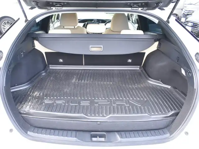 トヨタ プリウス ＰＨＶ S ナビパッケージ 神奈川県 2019(令1)年 4.9万km ホワイトパールクリスタルシャイン トヨタセーフティセンス/純正メモリナビ/フルセグテレビ/Bluetooth/全方位カメラ/レーダークルーズ/ブラインドスポットモニター/ETC2.0/LEDヘッドライト/プッシュスタート/スマートキー/シートカバー/取説/ナビ説/記録(R.2.3.4.5.)/スペアスマートキー