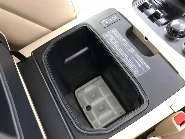 レクサス ＬＸ 570 愛知県 2017(平29)年 3.9万km スターライトブラックガラスフレーク サンルーフ/マークレビンソン/置くだけ充電/クーラーボックス/全方位カメラ/純正ナビ/（CD/DVD/BT/フルセグ）/USB/AUX入力/ETC2.0/ドラレコ/レクサスセーフティシステム/運転席助手席シートヒーター/運転席助手席シートベンチレーション/ステアリングヒーター/パワーバックドア/パドルシフト/ドアバイザー/ルーフレール/21インチ純正アルミホイール