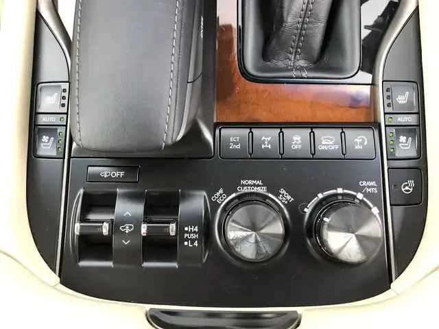 レクサス ＬＸ 570 愛知県 2017(平29)年 3.9万km スターライトブラックガラスフレーク サンルーフ/マークレビンソン/置くだけ充電/クーラーボックス/全方位カメラ/純正ナビ/（CD/DVD/BT/フルセグ）/USB/AUX入力/ETC2.0/ドラレコ/レクサスセーフティシステム/運転席助手席シートヒーター/運転席助手席シートベンチレーション/ステアリングヒーター/パワーバックドア/パドルシフト/ドアバイザー/ルーフレール/21インチ純正アルミホイール