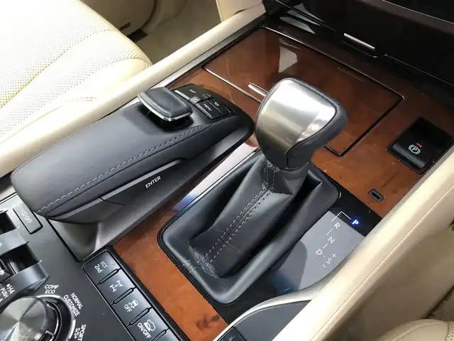 レクサス ＬＸ 570 愛知県 2017(平29)年 3.9万km スターライトブラックガラスフレーク サンルーフ/マークレビンソン/置くだけ充電/クーラーボックス/全方位カメラ/純正ナビ/（CD/DVD/BT/フルセグ）/USB/AUX入力/ETC2.0/ドラレコ/レクサスセーフティシステム/運転席助手席シートヒーター/運転席助手席シートベンチレーション/ステアリングヒーター/パワーバックドア/パドルシフト/ドアバイザー/ルーフレール/21インチ純正アルミホイール