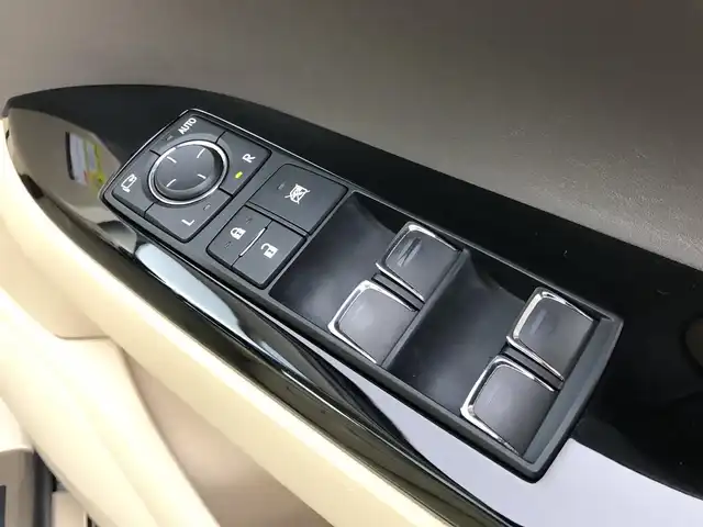 レクサス ＬＸ 570 愛知県 2017(平29)年 3.9万km スターライトブラックガラスフレーク サンルーフ/マークレビンソン/置くだけ充電/クーラーボックス/全方位カメラ/純正ナビ/（CD/DVD/BT/フルセグ）/USB/AUX入力/ETC2.0/ドラレコ/レクサスセーフティシステム/運転席助手席シートヒーター/運転席助手席シートベンチレーション/ステアリングヒーター/パワーバックドア/パドルシフト/ドアバイザー/ルーフレール/21インチ純正アルミホイール