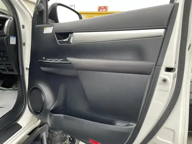 トヨタ ハイラックス Z 和歌山県 2018(平30)年 6.9万km スーパーホワイトⅡ JAOS BATTLESリフトアップキット/BTVメンバーダウンキット/ＧＩＧＥＡＲフロントバンパー/社外サイドステップ/社外SDナビ/CD/DVD/BT/フルセグTV/ETC/バックカメラ/クルコン/レーンキープアシスト/衝突軽減システム/横滑り防止装置/盗難防止装置/社外エアロ(FSR)/LEDヘッドライト/オートライト/ダウンヒルアシストコントロール/エンジンスタートボタン/スマートキー/純正フロアマット/社外アルミホイール