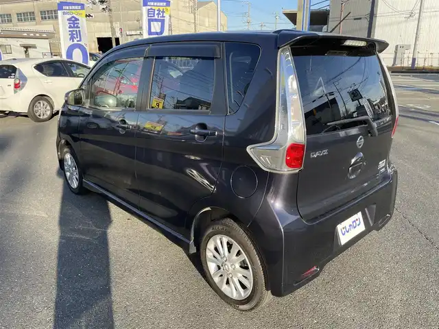 日産 デイズ ハイウェイスターX 神奈川県 2013(平25)年 5.4万km プレミアムパープルP (株)IDOMが運営する【じしゃロン相模原店】の自社ローン対象車両になります。こちらは現金ご利用時の価格です。自社ローンご希望の方は別途その旨お申付け下さい。/キセノンライト/オートライト/オートエアコン/純正１４インチアルミホイール/ETC/電動格納ミラー/フロアマット/フォグランプ/スマートキー/プッシュスタート/横滑り防止