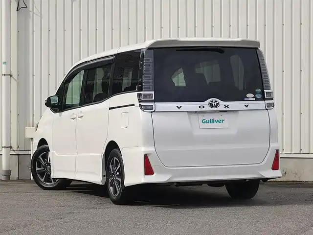 トヨタ ヴォクシー ZS 山形県 2017(平29)年 6.3万km ホワイトパールクリスタルシャイン 衝突被害軽減システム/純正SDナビ/　　【CD　DVD　BT　フルセグ　MSV】/バックカメラ/両側パワースライドドア/クルーズコントロール/LEDオートヘッドライト/純正16インチアルミホイール/ドライブレコーダー/アイドリングストップ/ステアリングスイッチ/MTモード付AT/電動格納ウィンカーミラー/フォグランプ/純正フロアマット/ドアバイザー/スマートキー/ETC