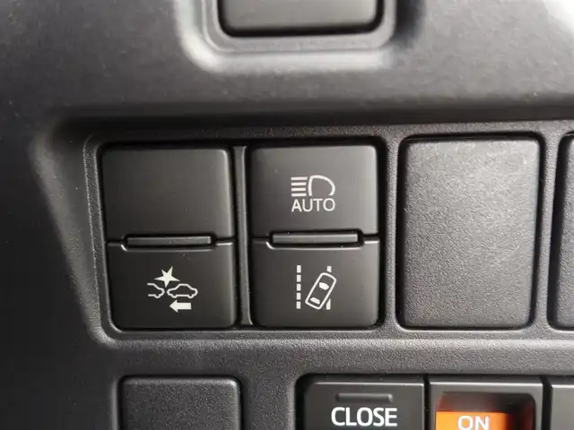 トヨタ ヴォクシー ZS 山形県 2017(平29)年 6.3万km ホワイトパールクリスタルシャイン 衝突被害軽減システム/純正SDナビ/　　【CD　DVD　BT　フルセグ　MSV】/バックカメラ/両側パワースライドドア/クルーズコントロール/LEDオートヘッドライト/純正16インチアルミホイール/ドライブレコーダー/アイドリングストップ/ステアリングスイッチ/MTモード付AT/電動格納ウィンカーミラー/フォグランプ/純正フロアマット/ドアバイザー/スマートキー/ETC