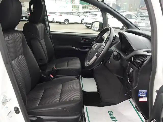 トヨタ ヴォクシー ZS 山形県 2017(平29)年 6.3万km ホワイトパールクリスタルシャイン 衝突被害軽減システム/純正SDナビ/　　【CD　DVD　BT　フルセグ　MSV】/バックカメラ/両側パワースライドドア/クルーズコントロール/LEDオートヘッドライト/純正16インチアルミホイール/ドライブレコーダー/アイドリングストップ/ステアリングスイッチ/MTモード付AT/電動格納ウィンカーミラー/フォグランプ/純正フロアマット/ドアバイザー/スマートキー/ETC