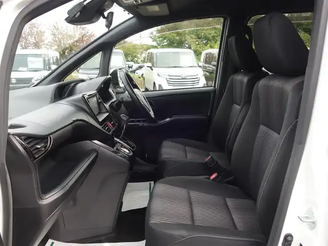 トヨタ ヴォクシー ZS 山形県 2017(平29)年 6.3万km ホワイトパールクリスタルシャイン 衝突被害軽減システム/純正SDナビ/　　【CD　DVD　BT　フルセグ　MSV】/バックカメラ/両側パワースライドドア/クルーズコントロール/LEDオートヘッドライト/純正16インチアルミホイール/ドライブレコーダー/アイドリングストップ/ステアリングスイッチ/MTモード付AT/電動格納ウィンカーミラー/フォグランプ/純正フロアマット/ドアバイザー/スマートキー/ETC