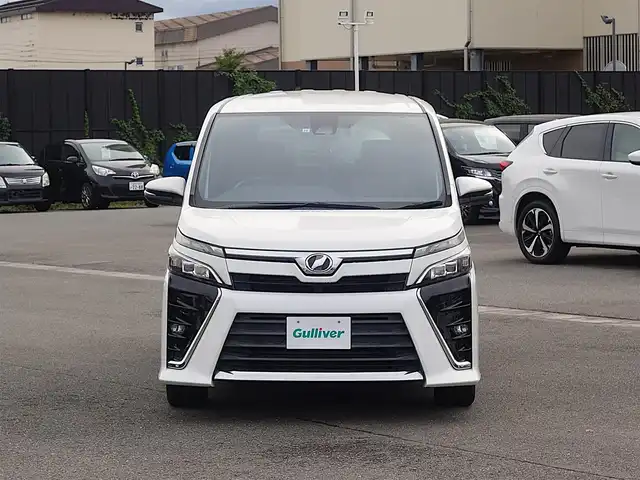 トヨタ ヴォクシー ZS 山形県 2017(平29)年 6.3万km ホワイトパールクリスタルシャイン 衝突被害軽減システム/純正SDナビ/　　【CD　DVD　BT　フルセグ　MSV】/バックカメラ/両側パワースライドドア/クルーズコントロール/LEDオートヘッドライト/純正16インチアルミホイール/ドライブレコーダー/アイドリングストップ/ステアリングスイッチ/MTモード付AT/電動格納ウィンカーミラー/フォグランプ/純正フロアマット/ドアバイザー/スマートキー/ETC