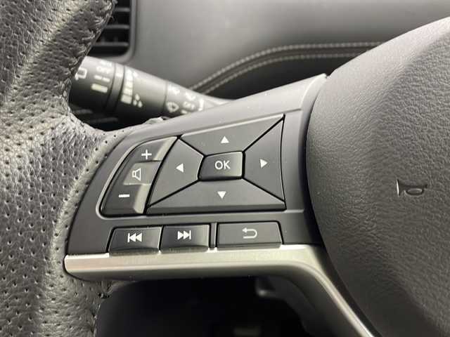 日産 セレナ ハイウェイスター 茨城県 2017(平29)年 7.7万km ダイヤモンドブラック 衝突軽減ブレーキ/純正9インチナビ/パーキングアシスト/両側パワースライドドア/クルーズコントロール　/前席シートヒーター/アイドリングストップ/横滑り防止装置/車線逸脱警報/純正フロアマット/純正ドアバイザー/スペアキー1本