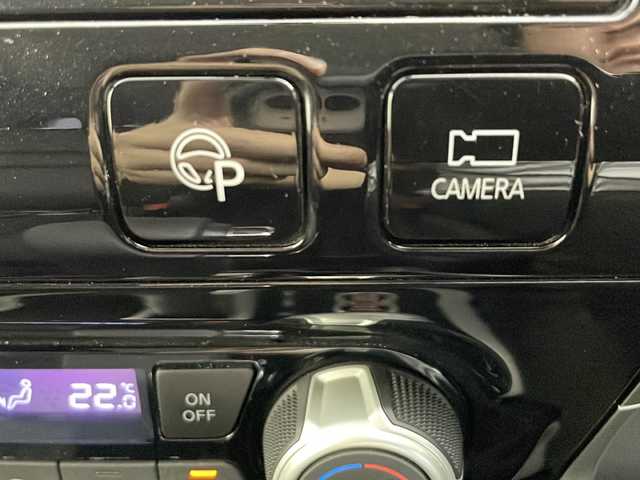 日産 セレナ ハイウェイスター 茨城県 2017(平29)年 7.7万km ダイヤモンドブラック 衝突軽減ブレーキ/純正9インチナビ/パーキングアシスト/両側パワースライドドア/クルーズコントロール　/前席シートヒーター/アイドリングストップ/横滑り防止装置/車線逸脱警報/純正フロアマット/純正ドアバイザー/スペアキー1本