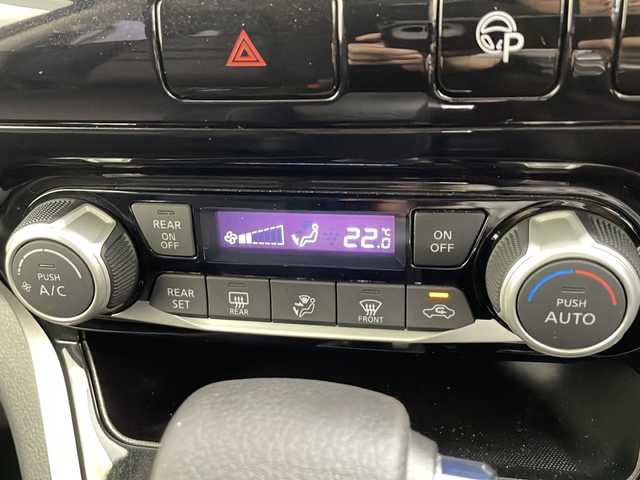 日産 セレナ ハイウェイスター 茨城県 2017(平29)年 7.7万km ダイヤモンドブラック 衝突軽減ブレーキ/純正9インチナビ/パーキングアシスト/両側パワースライドドア/クルーズコントロール　/前席シートヒーター/アイドリングストップ/横滑り防止装置/車線逸脱警報/純正フロアマット/純正ドアバイザー/スペアキー1本