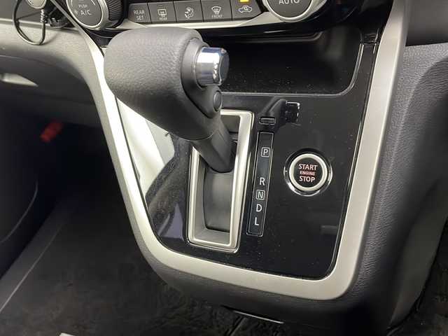 日産 セレナ ハイウェイスター 茨城県 2017(平29)年 7.7万km ダイヤモンドブラック 衝突軽減ブレーキ/純正9インチナビ/パーキングアシスト/両側パワースライドドア/クルーズコントロール　/前席シートヒーター/アイドリングストップ/横滑り防止装置/車線逸脱警報/純正フロアマット/純正ドアバイザー/スペアキー1本