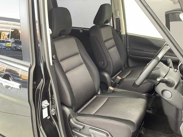 日産 セレナ ハイウェイスター 茨城県 2017(平29)年 7.7万km ダイヤモンドブラック 衝突軽減ブレーキ/純正9インチナビ/パーキングアシスト/両側パワースライドドア/クルーズコントロール　/前席シートヒーター/アイドリングストップ/横滑り防止装置/車線逸脱警報/純正フロアマット/純正ドアバイザー/スペアキー1本