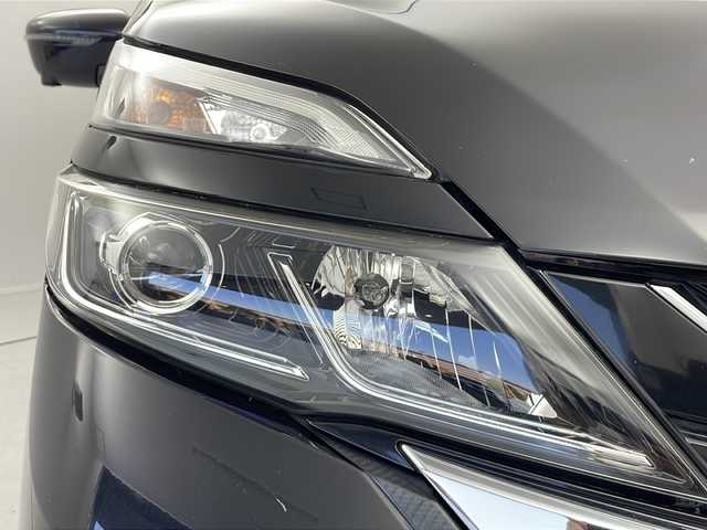 日産 セレナ ハイウェイスター 茨城県 2017(平29)年 7.7万km ダイヤモンドブラック 衝突軽減ブレーキ/純正9インチナビ/パーキングアシスト/両側パワースライドドア/クルーズコントロール　/前席シートヒーター/アイドリングストップ/横滑り防止装置/車線逸脱警報/純正フロアマット/純正ドアバイザー/スペアキー1本