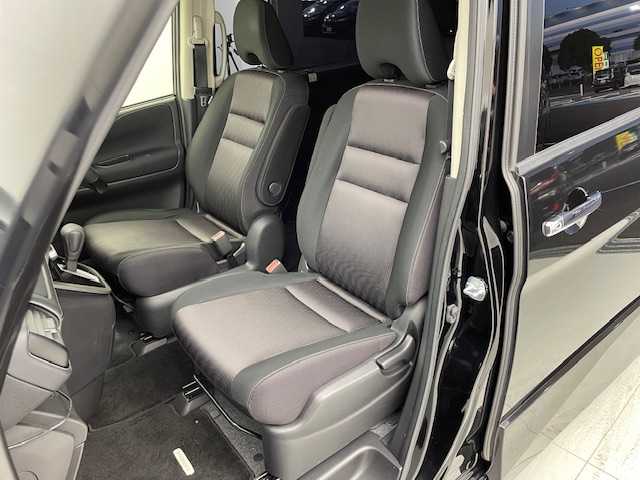 日産 セレナ ハイウェイスター 茨城県 2017(平29)年 7.7万km ダイヤモンドブラック 衝突軽減ブレーキ/純正9インチナビ/パーキングアシスト/両側パワースライドドア/クルーズコントロール　/前席シートヒーター/アイドリングストップ/横滑り防止装置/車線逸脱警報/純正フロアマット/純正ドアバイザー/スペアキー1本