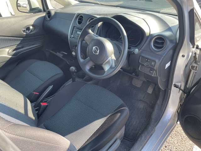 日産 ノート X 群馬県 2013(平25)年 4.3万km ブリリアントシルバー 純正CDオーディオ/インテリジェントキー×２/プッシュスタート/アイドリングストップ/ヘッドライトレベライザー/電動格納ミラー/ルーフキャリア