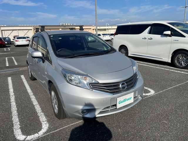 日産 ノート X 群馬県 2013(平25)年 4.3万km ブリリアントシルバー 純正CDオーディオ/インテリジェントキー×２/プッシュスタート/アイドリングストップ/ヘッドライトレベライザー/電動格納ミラー/ルーフキャリア
