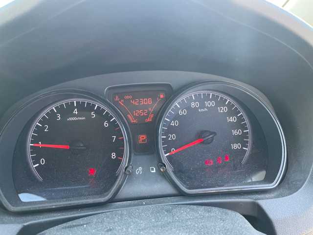 日産 ノート X 群馬県 2013(平25)年 4.3万km ブリリアントシルバー 純正CDオーディオ/インテリジェントキー×２/プッシュスタート/アイドリングストップ/ヘッドライトレベライザー/電動格納ミラー/ルーフキャリア